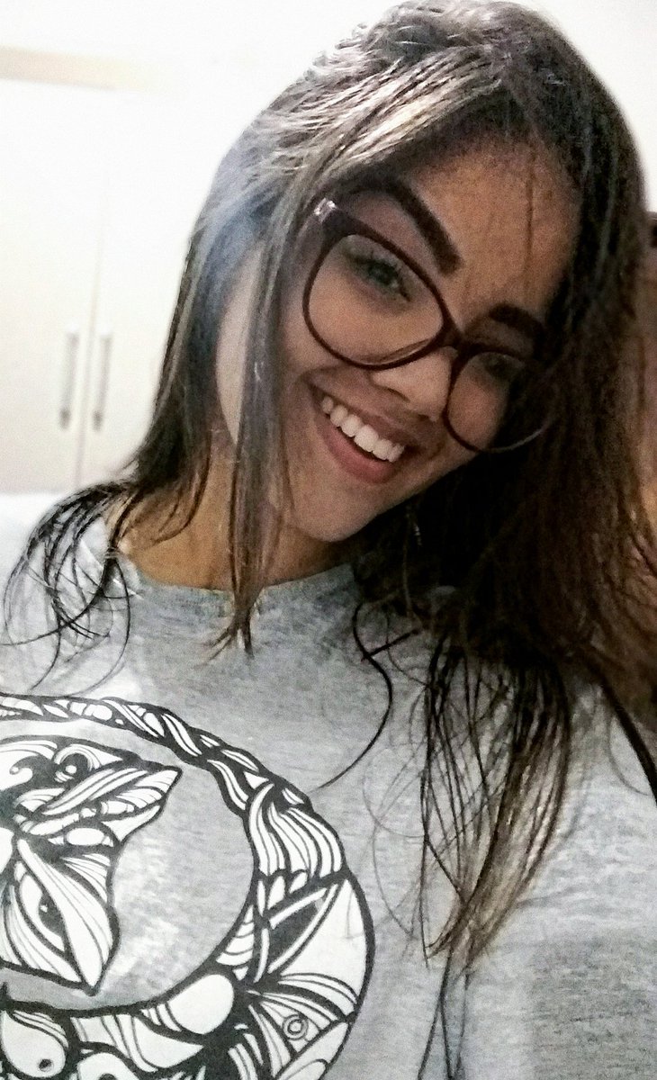 dudagfr's tweet photo. me ajudem a escolher pfv, n me ignoreem https://t.co/QFkZpWr1dN