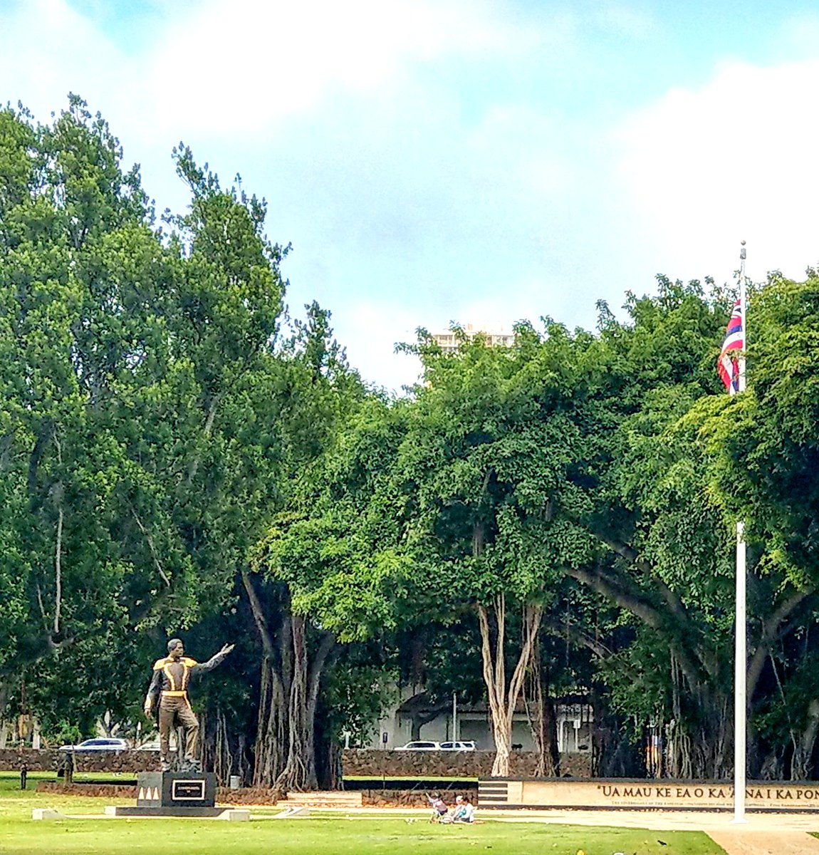 KakaakoMauka's tweet photo. NEIGHBORING NEWS: King Kamehameha III statue unveiled at newly renovated Thomas Square via @KHONnews READ >> https://t.co/uVtJkVvGdz #cultural #arts #ThomasSquare #Kakaako https://t.co/O5l2gHQW6D