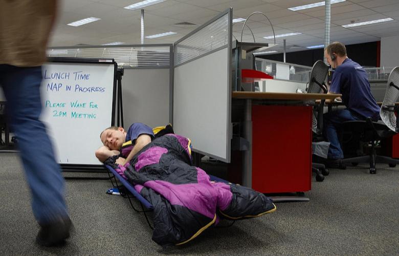 BusinessPageAU's tweet photo. Time for employers to wake up to sleep issues. Nearly 40% of Australian workers are not getting enough sleep, impacting performance at work and overall #wellbeing, according to new data.  https://t.co/L4IDsK6Qaa

#SleepDeprivation #Performance  #SleepIssues #Employees #WorkScore https://t.co/wBaUb64CI6