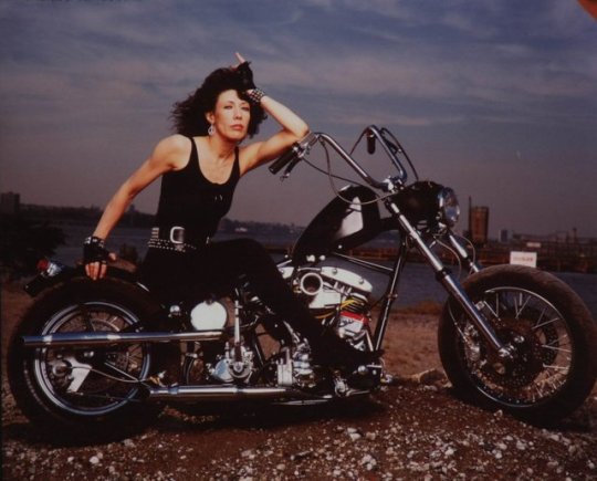 meakoopa's tweet image. let this image of Lily Tomlin in 1986 by Annie Leibovitz recharge your reserves of powerful gay energy