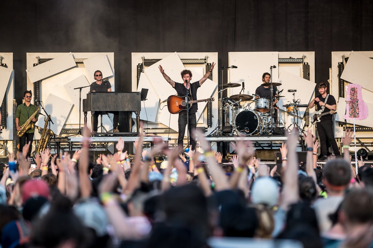 LiveAtFirefly's tweet photo. Go ahead and 'Dream Your Life Away'... 💛 @VanceJoy at #Firefly2018 https://t.co/rWDcA5yR13