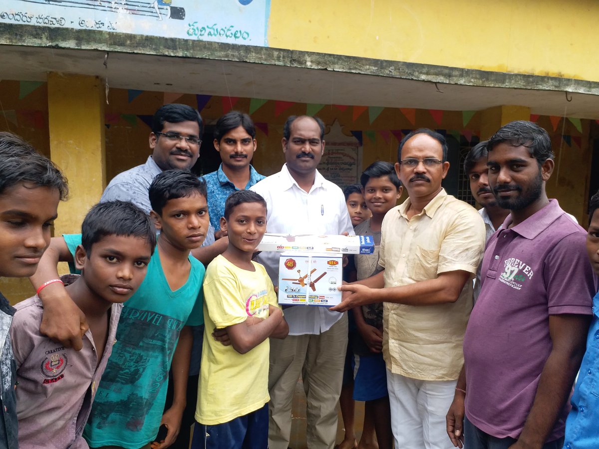 JciTuni's tweet photo. Happy to say that we distributed 5  CIELEING FANS to a needy school with the help of few donors on occasion of INDEPENDENCE day #jci #jciindia #zone4jciindia #changebeginswithme #im4u #impact #prprograms #jcitunijewels #tuni #UNSDG https://t.co/n14s8OX9Bt
