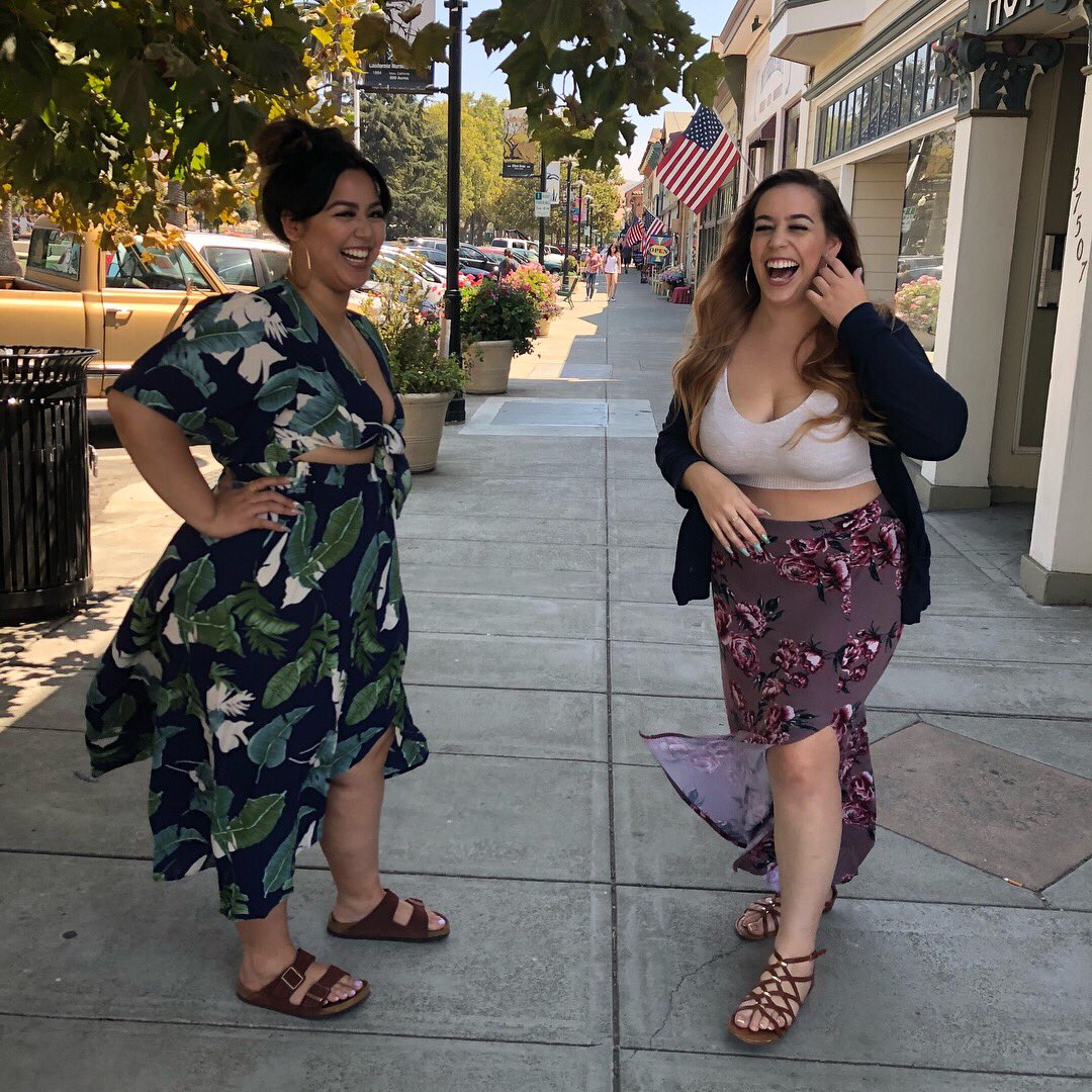 mesmereyezing__'s tweet photo. a perfect representation of the friendship we share ๐คช love you girl! i hope your birthday celebration was everything you imagined it to be @sayheyelise ๐๐ฏโโ๏ธ๐๐พ๐ธ๐ #birthdaybehavior #badnbougie #colorqueens https://t.co/n1tIRDwPkS
