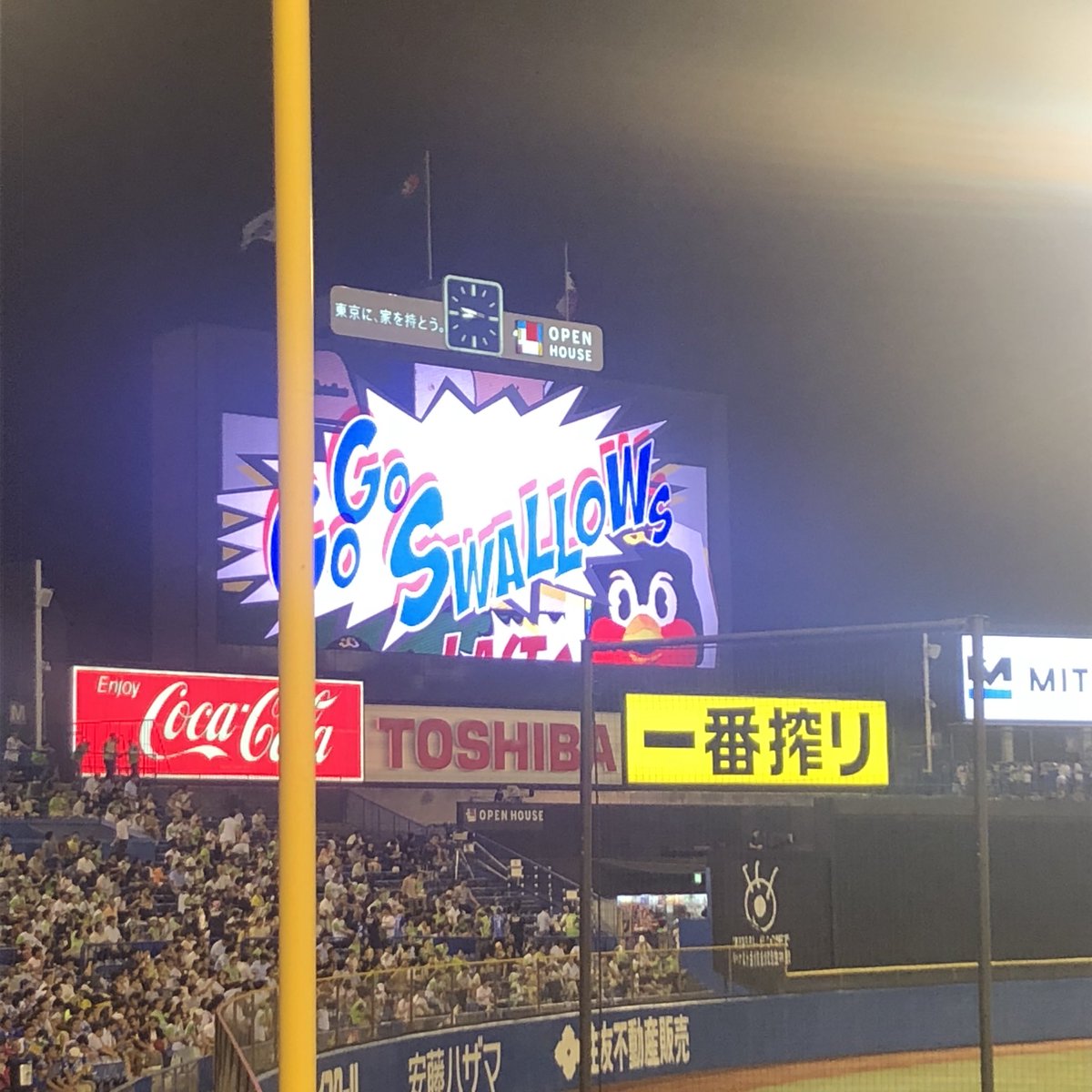 _chan49's tweet photo. スタジアムも球場も夜の雰囲気好きなんですよね🍑🌟ドームは雨に負けないとこ好きだけどやっぱ野外が好きだな〜 https://t.co/RQ2hZMcQZA