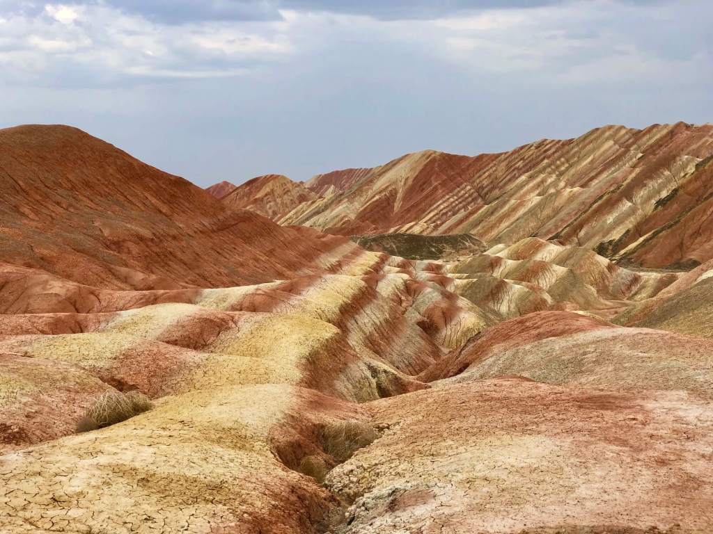Downbubblecom's tweet photo. China’s Rainbow Mountains https://t.co/xc1BORAsxF https://t.co/MKqbwMIVZb
