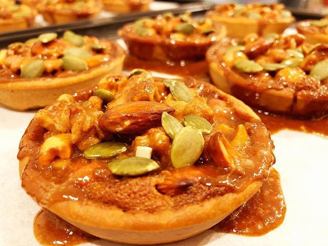 gigi_cafe's tweet photo. gigi cafeオープンしてまーす♬
#キャラメルナッツタルト #売り切れ御免 #caramelnutstarte #caramel #nuts #tarte #almondpowder #sweets #cake #okinawa #miyakojima #hirara #kugai #cafe #takeout #togo #gigicafe https://t.co/r9MDPLgxz9
