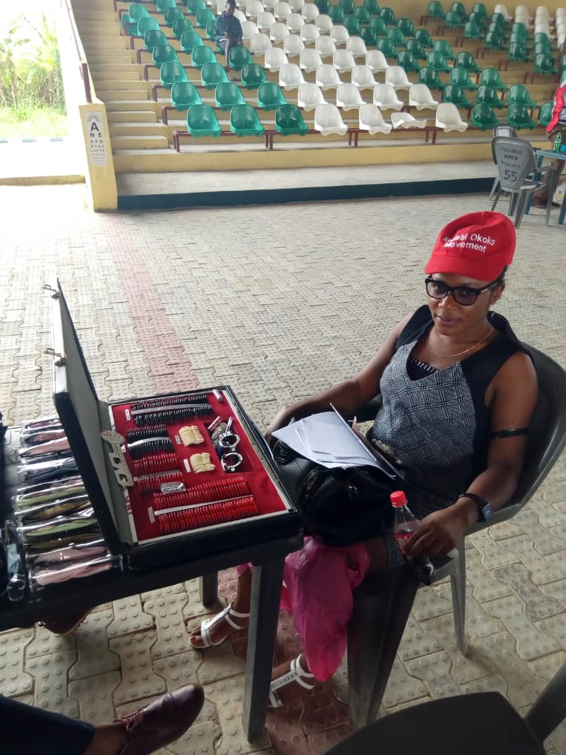 KeniebiM's tweet photo. Eye screening and distribution of glasses by the Keniebi Okoko health team at Toru Orua community.

#runkeniebirun https://t.co/rCAa4nNodh