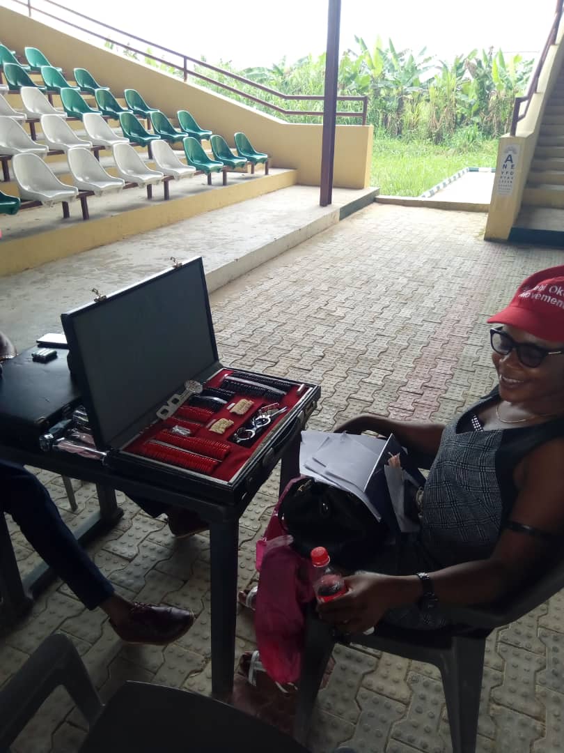 KeniebiM's tweet photo. Eye screening and distribution of glasses by the Keniebi Okoko health team at Toru Orua community.

#runkeniebirun https://t.co/rCAa4nNodh