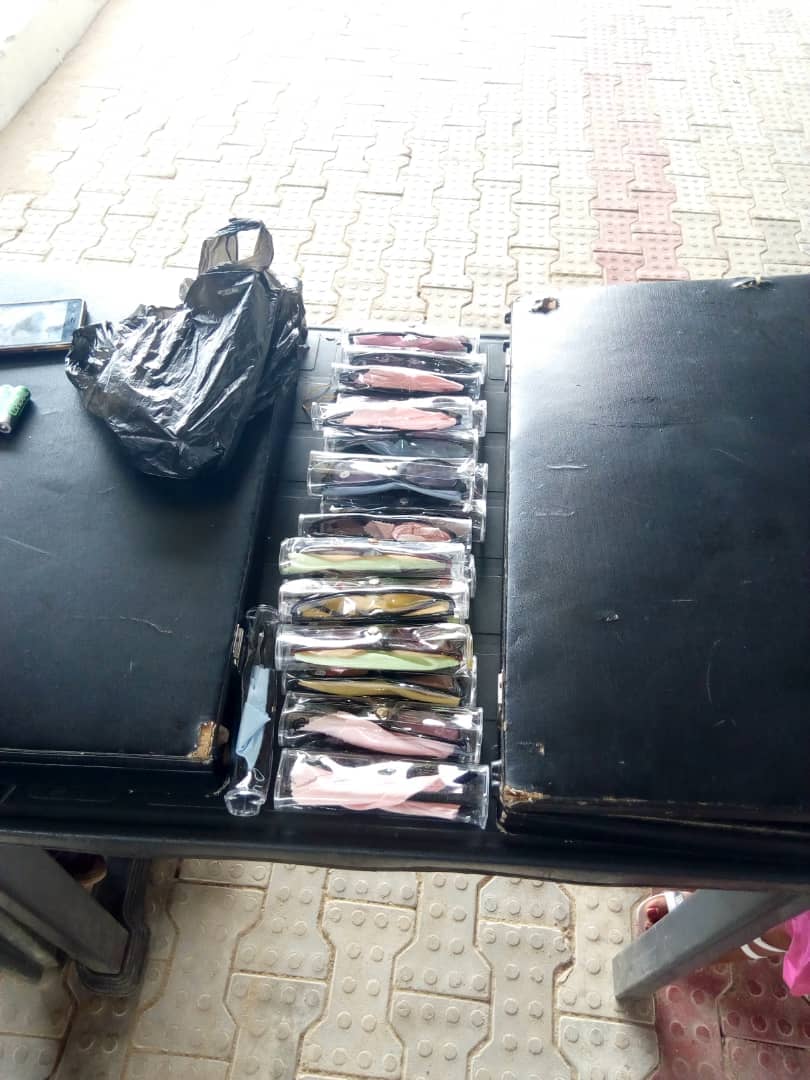 KeniebiM's tweet photo. Eye screening and distribution of glasses by the Keniebi Okoko health team at Toru Orua community.

#runkeniebirun https://t.co/rCAa4nNodh