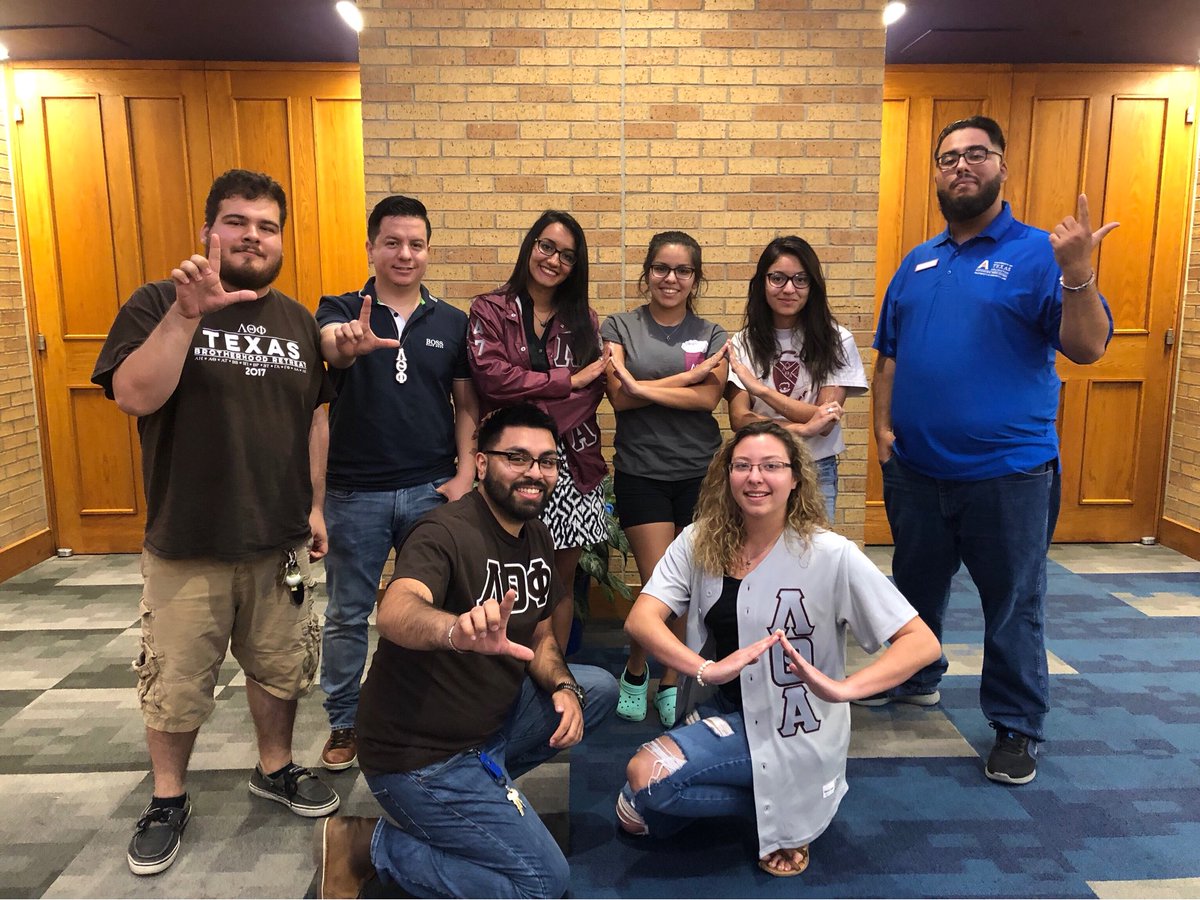 UTA_LAMBDAS's tweet photo. Brothers at the 2018 FSL Kick-Off alongside the Lovely Ladies of the Beta Nu Chapter of Lambda Theta Alpha Latin Sorority, Inc. ! #ΛΘΦ #ΛΘΑ #ReThinkGreek #UTAFSL #UTAMGC #BeYouWithUs #AvoidAverage #UTAPillars https://t.co/7zXAiizjBE