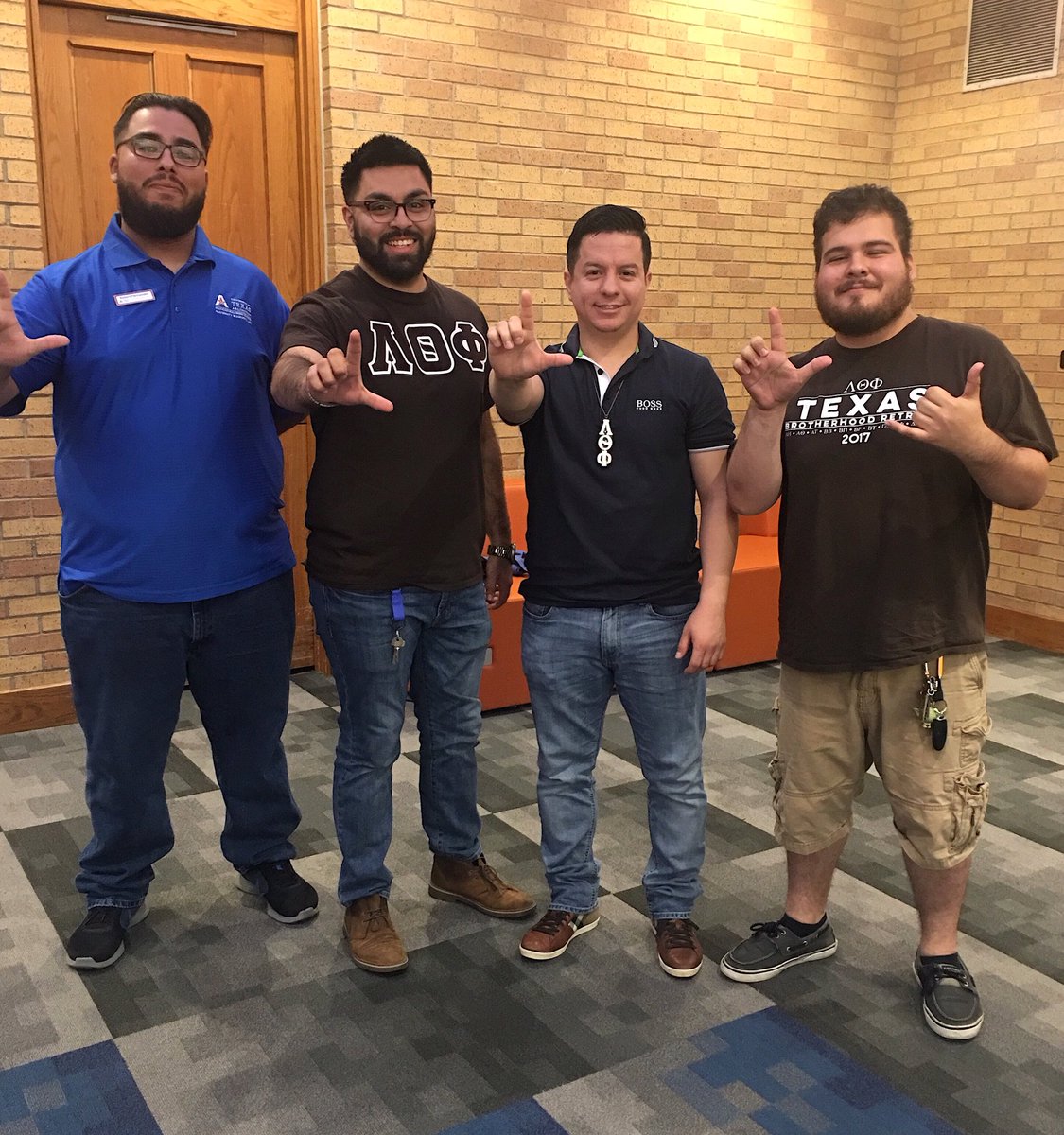 UTA_LAMBDAS's tweet photo. Brothers at the 2018 FSL Kick-Off alongside the Lovely Ladies of the Beta Nu Chapter of Lambda Theta Alpha Latin Sorority, Inc. ! #ΛΘΦ #ΛΘΑ #ReThinkGreek #UTAFSL #UTAMGC #BeYouWithUs #AvoidAverage #UTAPillars https://t.co/7zXAiizjBE