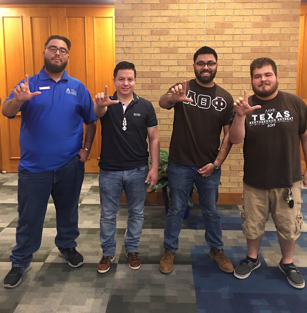 UTA_LAMBDAS's tweet photo. Brothers at the 2018 FSL Kick-Off alongside the Lovely Ladies of the Beta Nu Chapter of Lambda Theta Alpha Latin Sorority, Inc. ! #ΛΘΦ #ΛΘΑ #ReThinkGreek #UTAFSL #UTAMGC #BeYouWithUs #AvoidAverage #UTAPillars https://t.co/7zXAiizjBE