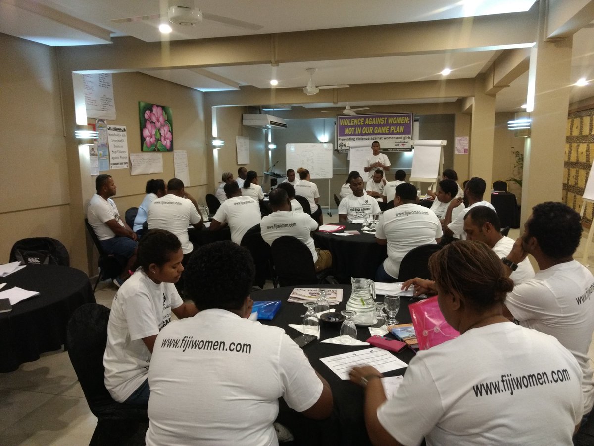 What’s in the law for ending #VAW & #children in #Fiji? Demystifying the myths around rape & sexual assault at @commsFWCC coach training for #GetIntoRugbyPLUS working toward an #equalplayingfield. Tx co-funders @oceaniarugby & #PacPartnership via @EUPasifika @dfat @UNWomenPacific