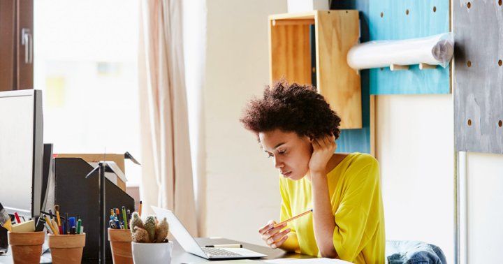 Prolonged sitting can lead to health risks. <a href="/SitStandCom/">Sit-Stand.Com</a> <a href="/ActiveWorking/">Active Working</a> #SitLessMoveMore. buff.ly/2BDu3Kb