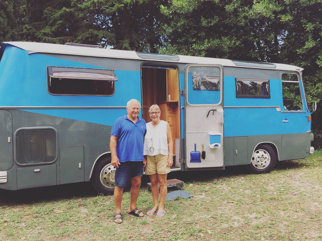 filippisoave's tweet photo. Dalla Franconia in giro per #Italia con #bus #sutra del 1967 adattato a #sleepingbus / non poteva mancare una tappa nella nostra #area camper con #degustazione #castelcerino https://t.co/KFvWMlDXmn