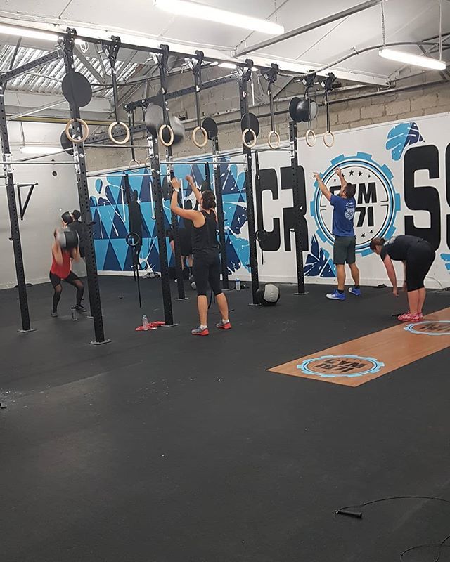 crossfit_1971SW's tweet photo. M O N D A Y 💪

WOD - 4 ROUNDS 
Start a new round every 4th minute

50 Double unders 
30 Wallballs 
10 HSPU 🤸‍♀️ #crossfit #community #crossfit1971 #fitness #gym #london #wimbledon #sw19 https://t.co/F4hZrA0ZvQ https://t.co/pz0HQGw5dv