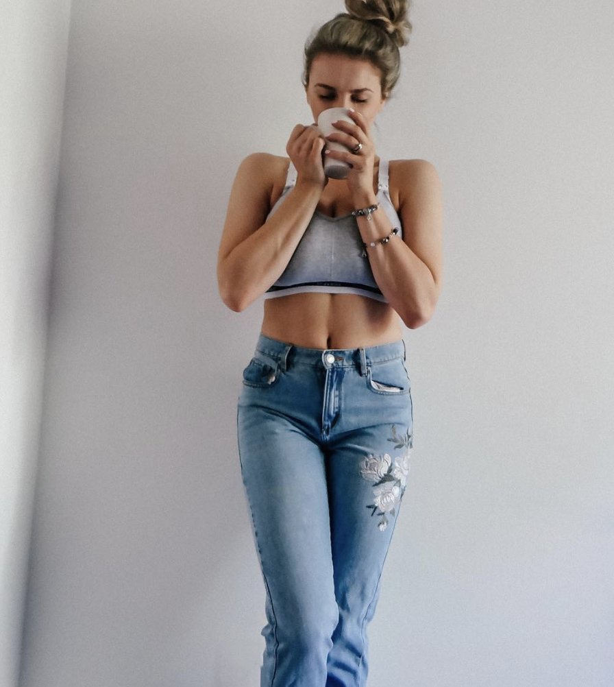 bravado_uk's tweet photo. Monday Mornings = Coffee right? Loving this snap from the beautiful @sophieleamcleod #mumlife #motherhood #parenting #mumstyle #maternitybra #maternityfashion #Mondays https://t.co/vrWHJFSeV1