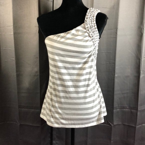 CynthiaSD28's tweet photo. So good I had to share! Check out all the items I'm loving on @Poshmarkapp from @scooterrenee @Getdressed4les @joannloftus #poshmark #fashion #style #shopmycloset #converse #xhilaration #suewong: https://t.co/klQZOU66sd https://t.co/k8i9A8y9YM