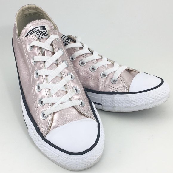 CynthiaSD28's tweet photo. So good I had to share! Check out all the items I'm loving on @Poshmarkapp from @scooterrenee @Getdressed4les @joannloftus #poshmark #fashion #style #shopmycloset #converse #xhilaration #suewong: https://t.co/klQZOU66sd https://t.co/k8i9A8y9YM