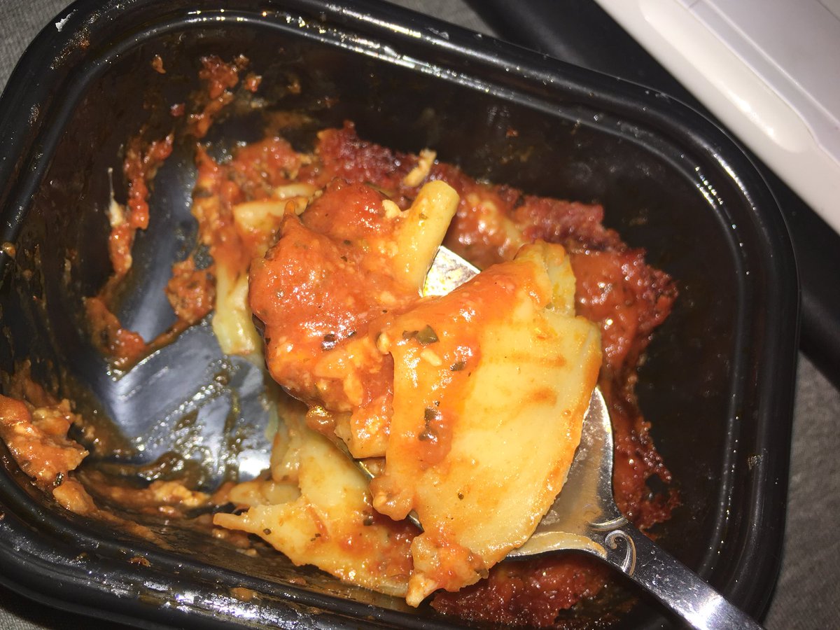 ellebaabe's tweet photo. It may not look appetizing, but @stouffers has the best lasagna.🤤🙄 https://t.co/gfdQi7WbnI