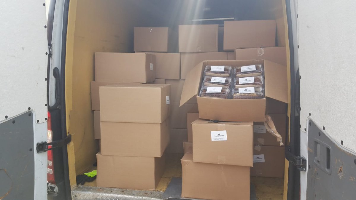 Masbia's tweet photo. #BABKA Alert π£
#FoodRescue of 1,200 loafs of @OUKosher #ChocolateBabka from #BrooklynBrands in the #Bronx for #Masbia of #Queens.
#ForestHills #kosher #KosherFood #charity #koshercake #fighthunger #MasbiaCommunityPartners cc @ForestHillsPost @QueensChronicle @QueensLedger https://t.co/MlrjtRREz9