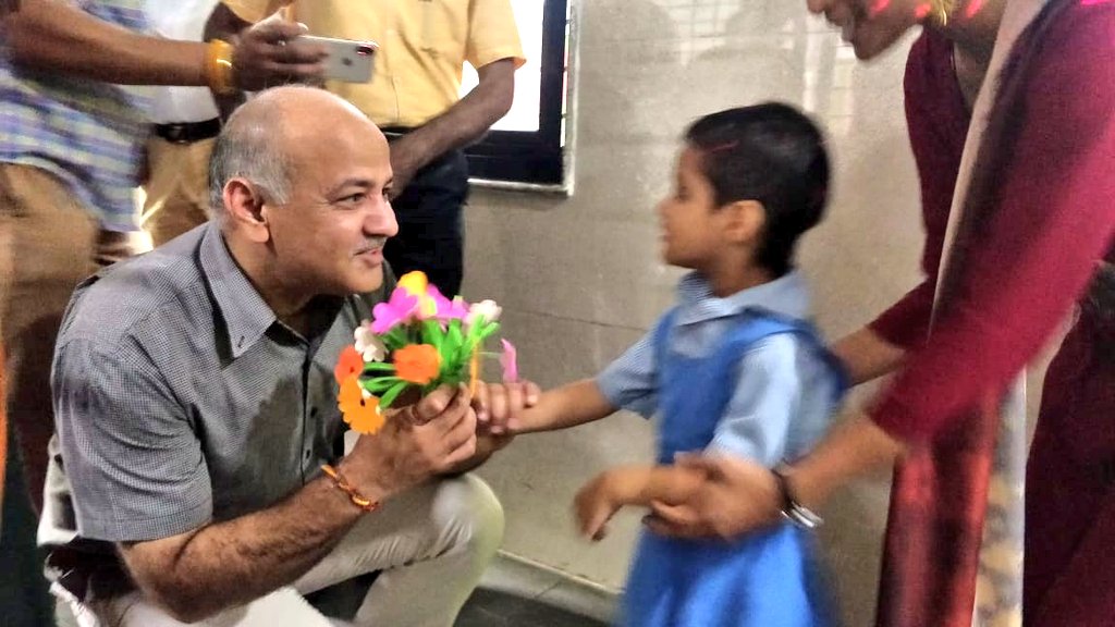 AAPDelhi's tweet image. . @Minister_Edu @msisodia visited a govt school to take feedback on the #HappinessClass directly from the kids.