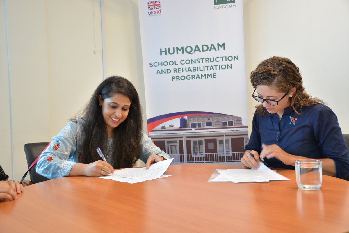 HumqadamSCRP's tweet photo. #HumqadamSCRP signed an MOU with #PappuRecycles in a bid to encourage staff-wide recycling at the office, and ensure we do our part to care for the environment. https://t.co/YWAlBZ9doi