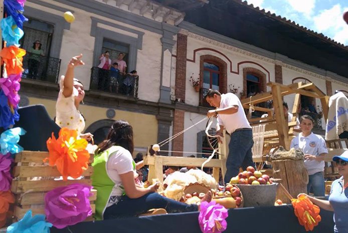 comunicatedigit's tweet photo. En su clausura, la Gran Feria de Zacatlán recibe a más de 100 mil personas https://t.co/AHgBYil7YY @ZacatlanAyto @ZacatlanMagico https://t.co/zNmJBPTDHb