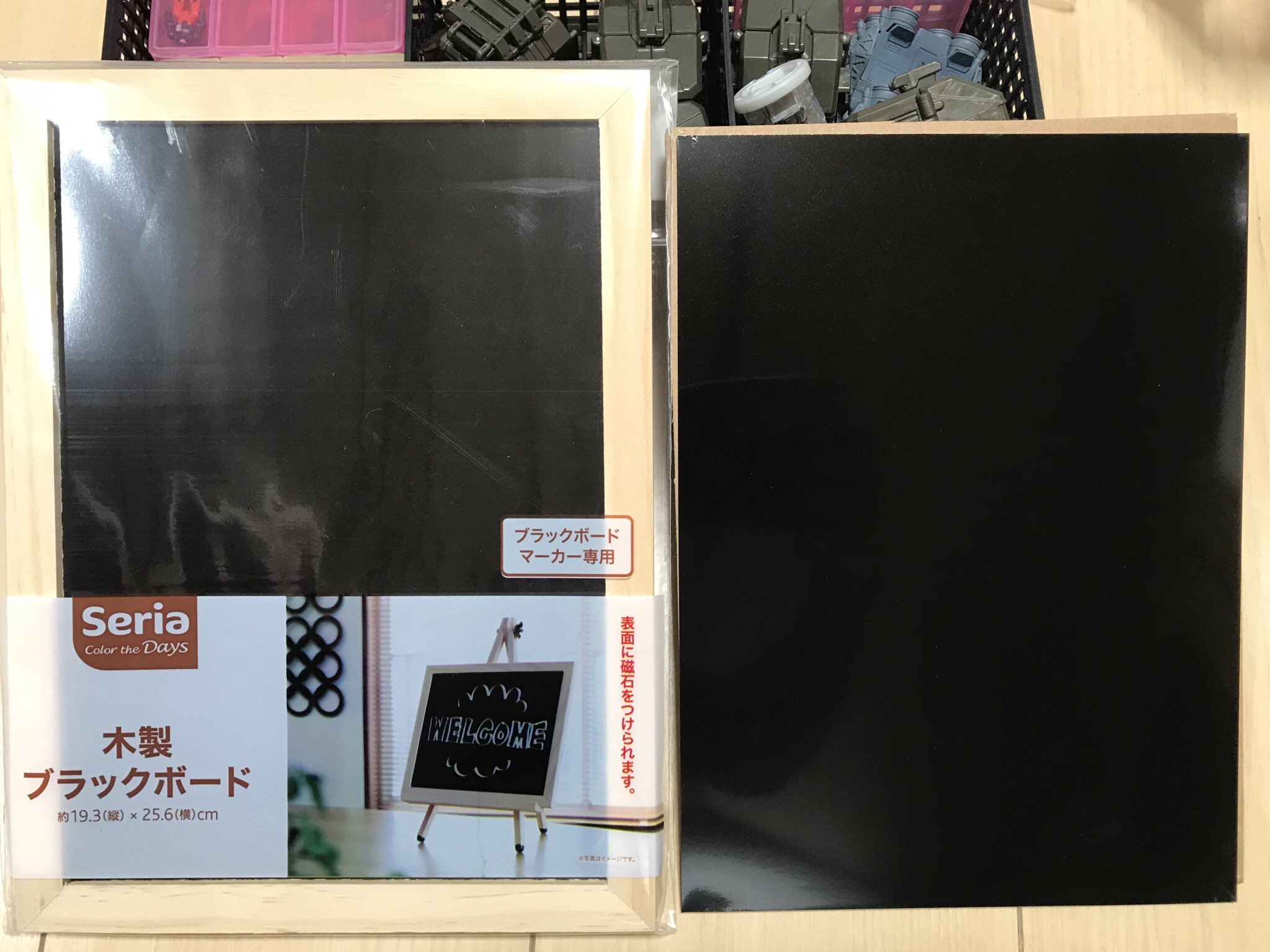 ট ইট র みなきち セリアの 木製ブラックボード を解体して鋼製下地材を利用するとダイアクロン基地のベースとして利用できますよ もちろん画像3枚目にあるエクスホビーパネルとの組み合わせも可能になります パネル2枚分以上あります T Co