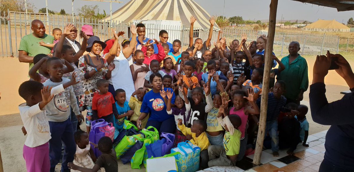 Clicks_SA's tweet photo. The Clicks Mabopane team supplied the Rhiaas Feeding scheme with food parcels to the value of R5000. #50YearsOfValue https://t.co/ASEhfO7NUq