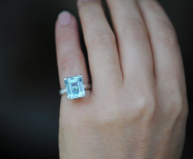 williamwhiteart's tweet photo. Lovely big aquamarine set in white gold. Aquamarine seem to be all the rage at the moment!
#aquamarinering #aquamarine #royalring #williamwhitejewelry https://t.co/lCKboINUFW https://t.co/B9YUg1FWAh