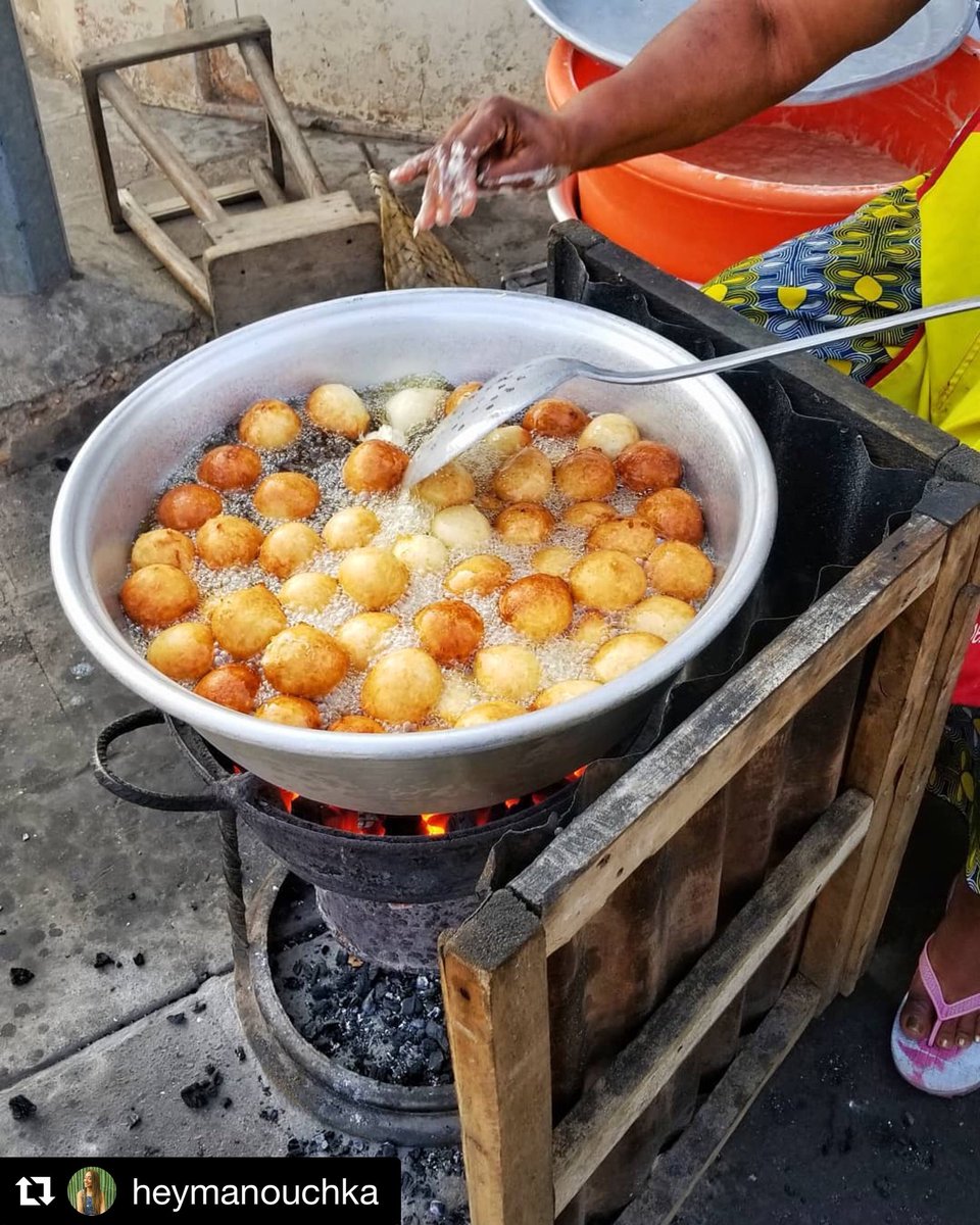 whereghanaeats's tweet image. Visiting our friends to the East 
Who 📸:  @heymanouchka
What: #Bofrot, ou #Botokoin en français 
#WhereGhanaEats : 📍 #Togo