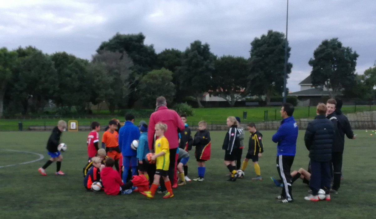 speedbob7's tweet image. #learningthecraft
@AuckFootballFed @NZ_Football @EllerslieAFC 

Ellerslie boys skill centre in action