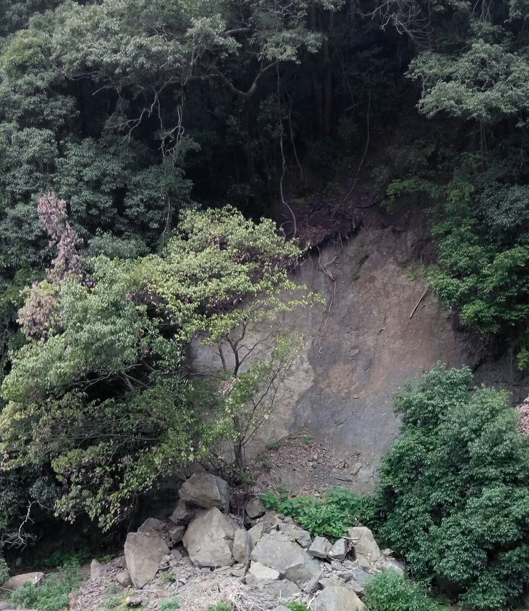 一産山本園 على تويتر 浜松市 天竜区 二俣 国道152号線 沿いの浅間山が大規模な土砂崩れをしております 川遊びなどをされる方はご注意を