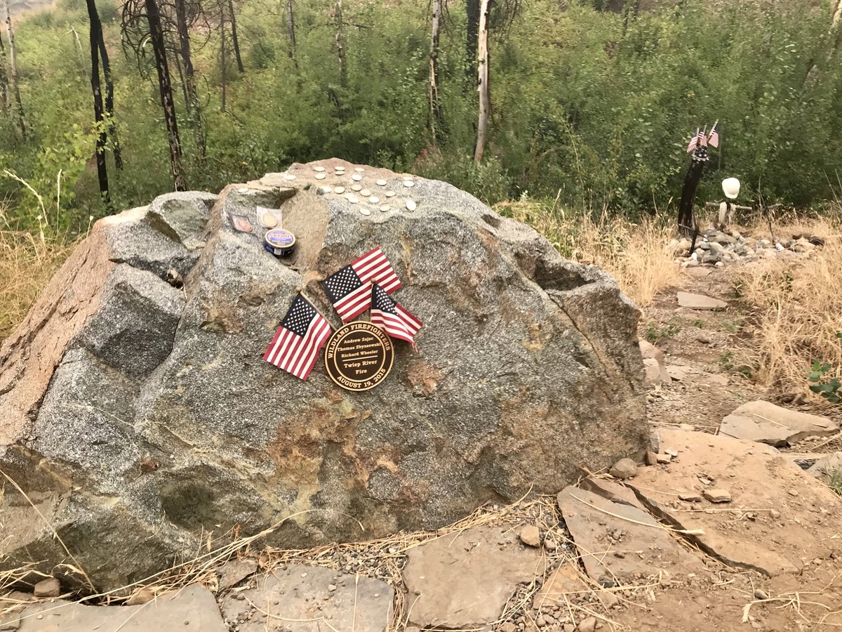 wapio3021's tweet photo. Three years ago today 3 firefighters were killed fighting the #TwispRiverFire. Tonight we return to the memorial to honor and remember. Many personal effects including hose coupling, pocket knife and melted remains of their fire truck. #lodd @ForestServiceNW @northwestfires https://t.co/P7ScOWk5Zk