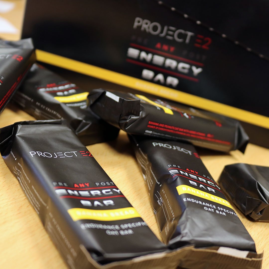 ProjectE2_HQ's tweet photo. What better way to kick off your Monday than with a delicious banana bread flavoured #ProjectE2 Energy Bar? Our endurance specific oat bar, packed with 32g of complex carbohydrates 🍫🍌🍫🍌🍫 🍌 https://t.co/7m9Zxf5Rrn
