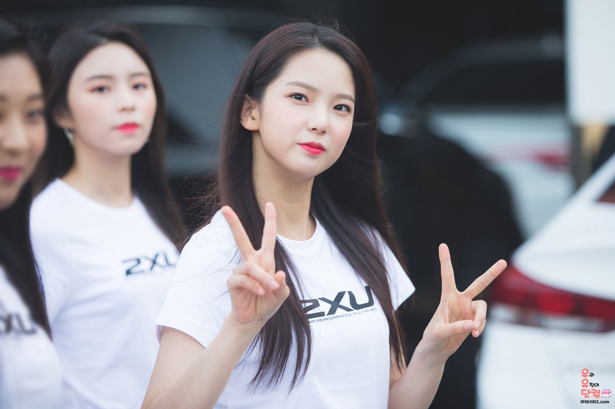 19960812_com's tweet photo. 180820 아육대 출근길 #CLC #유진(@CUBECLC) #최유진 https://t.co/xR5W7n5Kop https://t.co/wGmig2g1wR