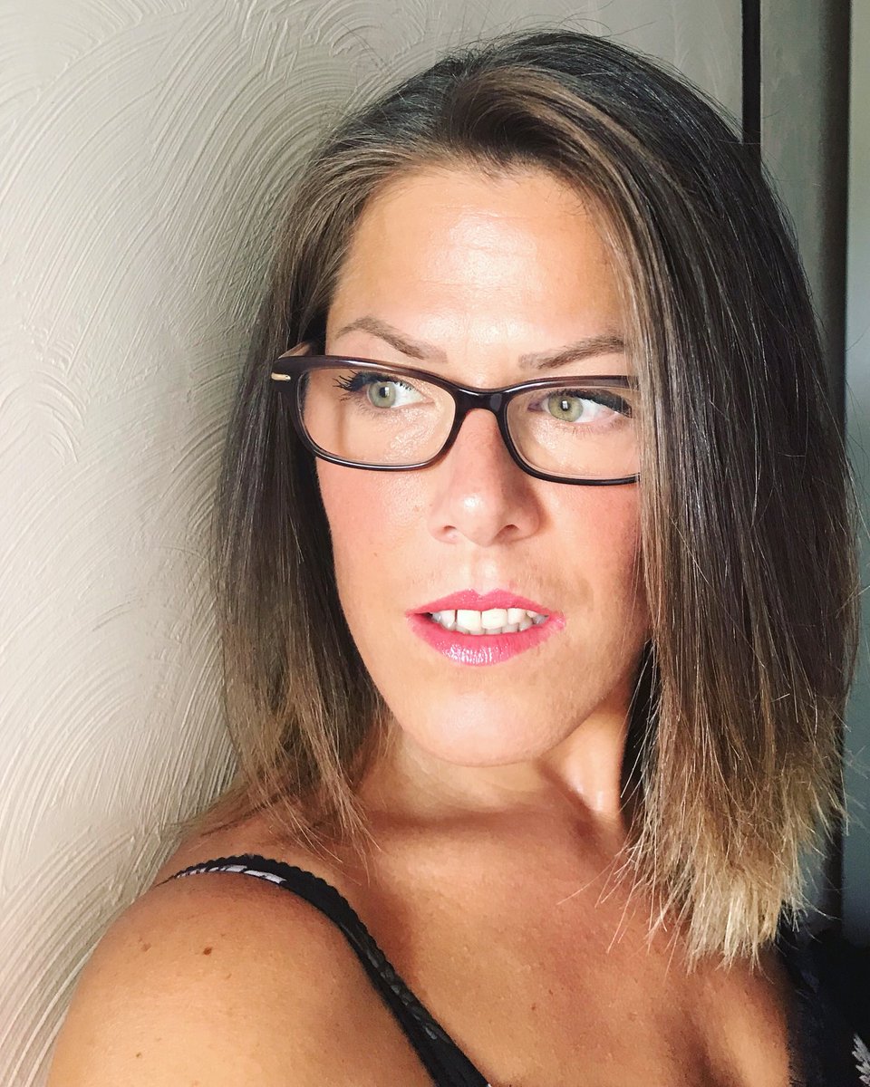CARLIERIngrid's tweet photo. Les jours passent...
Et si... ? Et si... et si... ?
RIEN ! Je ne regrette RIEN !
Je suis Moi, à part entière, j’aurais tout donné...
L’avenir... me le dira !#penseedujour #pensee #passe #present #futur #avenir #positive #etresoi #selfie https://t.co/8yWVkvedo8