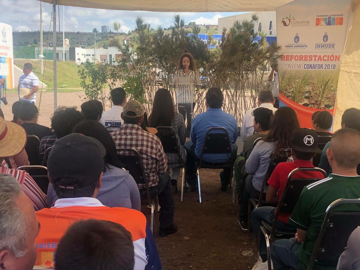 YolandaInmude's tweet photo. Se iniciaron trabajos de Reforestación en la Unidad Deportiva 450 #INMUDE, se reafirma el compromiso de la Administración Municipal con el cuidado del medio ambiente. ❤️🌳🌱🌿
Gracias a todos por su colaboración.

#Durango2018 https://t.co/RNJwns21bx