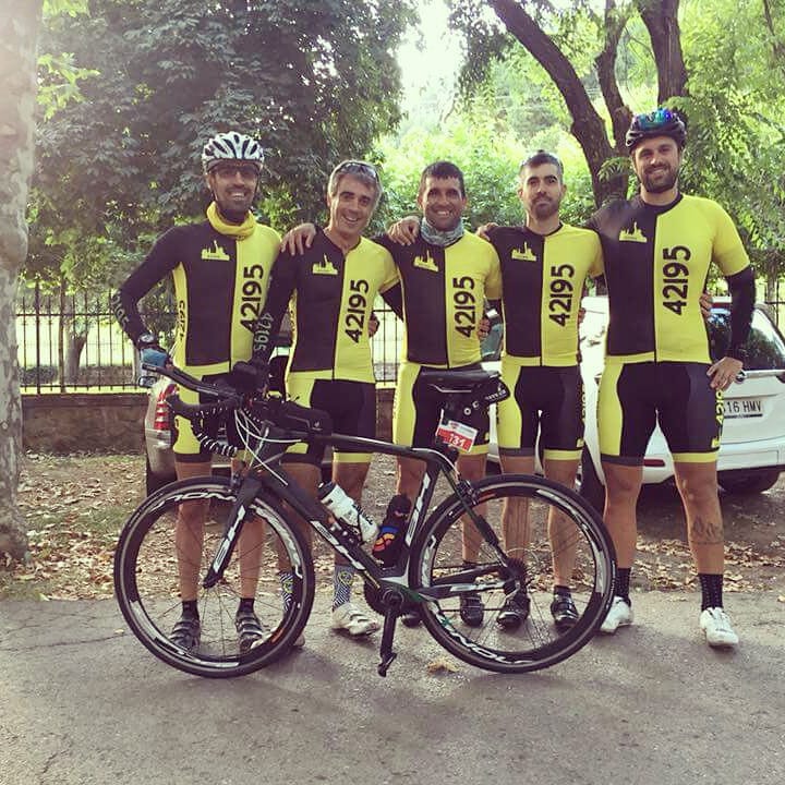 42195es's tweet photo. Día de #ciclismo de varios miembros de https://t.co/Zr6WLAn1kR
Hemos subido la Cruz de la Demanda y #Valdezcaray. Y rematado con un tercer tiempo y comida de equipo!
Pensando ya en próximas quedadas para hacer rutas de bici y comida de celebración.
Si te animas serás bienvenid@! https://t.co/gzZUyO6rs2