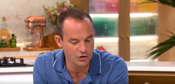 switch_please's tweet image. #Money #Saving Expert Martin Lewis busts holiday myths. The financial guru recently went through some popular misconceptions which could #save you money this summer. ow.ly/Vlch30ltehj #PleaseSwitch #MoneySavings