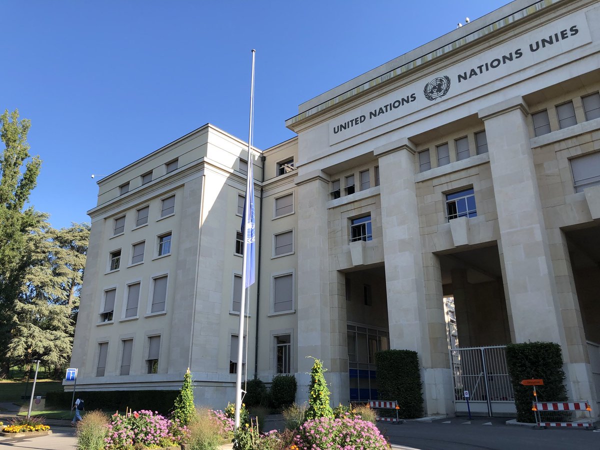 UNGeneva's tweet image. The UN flag is at half-mast today as we mourn the passing of former @UN Secretary-General Kofi Annan and we remember his legacy. “He reshaped the United Nations, scaling up our ability to help where it was most needed” - @UNOG_DG bit.ly/2PhLQsR
