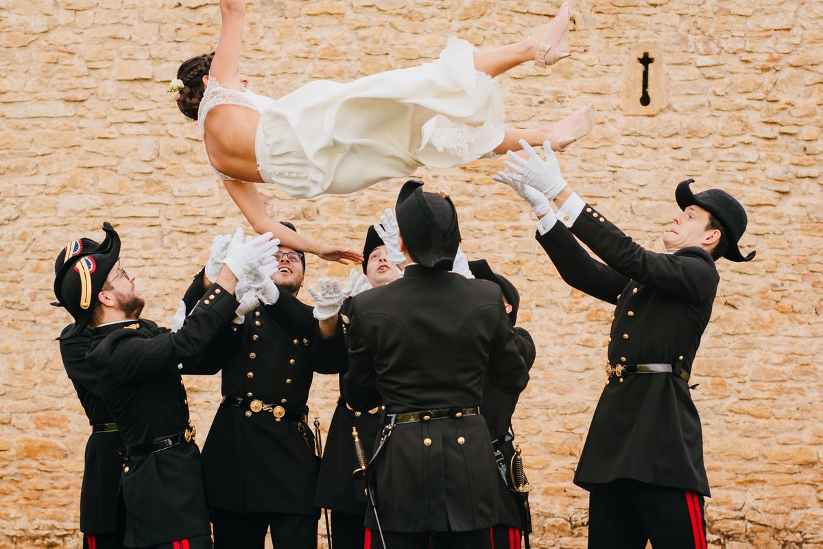 DMUS_Paris's tweet image. Le partage de vos photos nous est précieux. 
Merci à Claire pour ce joli moment ! Toutes nos félicitations 💜

PS : Même avec un escarpin de 6cm, nous pouvons être glamour 😚
📷 Capture d'un jour - Photographe