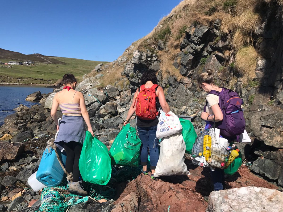 Rua2000's tweet photo. Some #hardcore #2minutebeachclean yesterday with my awesome nieces and sister in law ๐ช๐ป #toughground #hardpick getting both loads out was tough going, one up over a rocky grassy hillside the other up again through two cow feet pitted parks ๐ช๐ป๐
๐ฆ #crazy#determined https://t.co/CM4w9dI2Xl