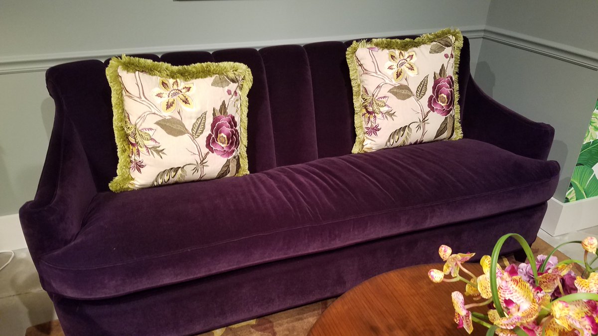 InteriorVIP's tweet photo. @KindelFurniture named to our Editor's Choice list again by Editor, @ChrisSparksVIP for best Showroom. Visit https://t.co/w7ClJiJV4A for the full profile. #HomeDecor #InteriorDesign #Interiors #InteriorVIP #InteriorDesignVIP Furniture #HPMKT #HPMKT2018 https://t.co/Z5Pq2DaS5M