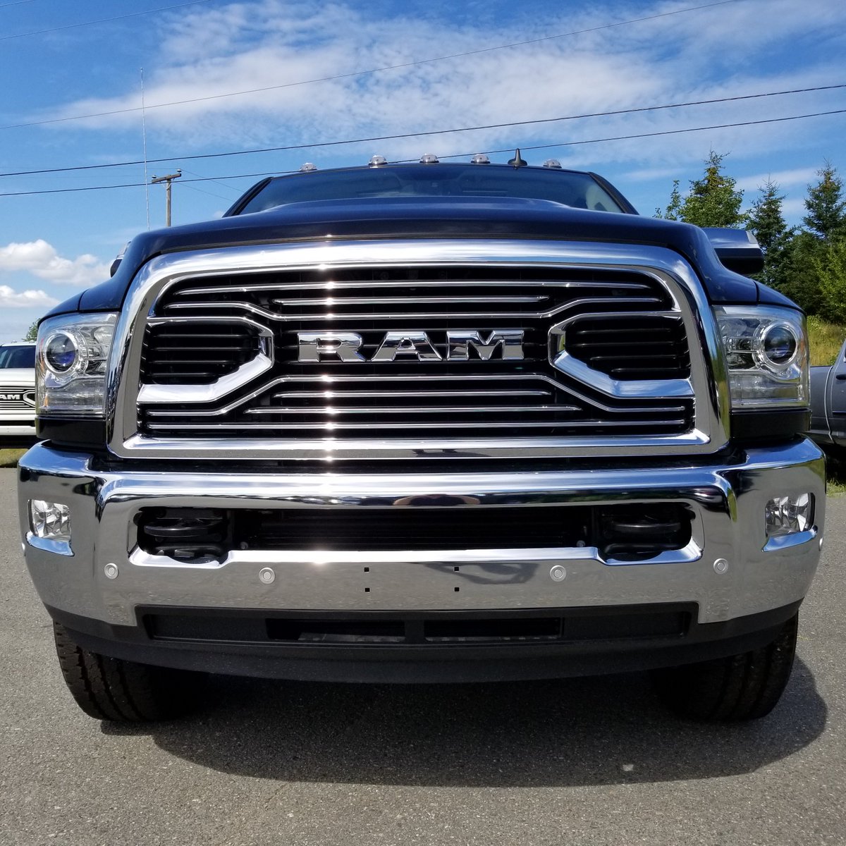 macdchrysler's tweet photo. 2018 Ram 3500 Longhorn Special Edition Crew Cab 4X4 in Brilliant Black Crystal Pearl with the 6.7L Cummins I-6 Turbo Diesel &amp; 6-Speed Automatic, Leather Vented Bucket Seats, Longhorn Special Edition Package, Uconnect 4C and Rear Auto-Leveling Air Suspension. #RamTrucks https://t.co/LpkZQd1hBB