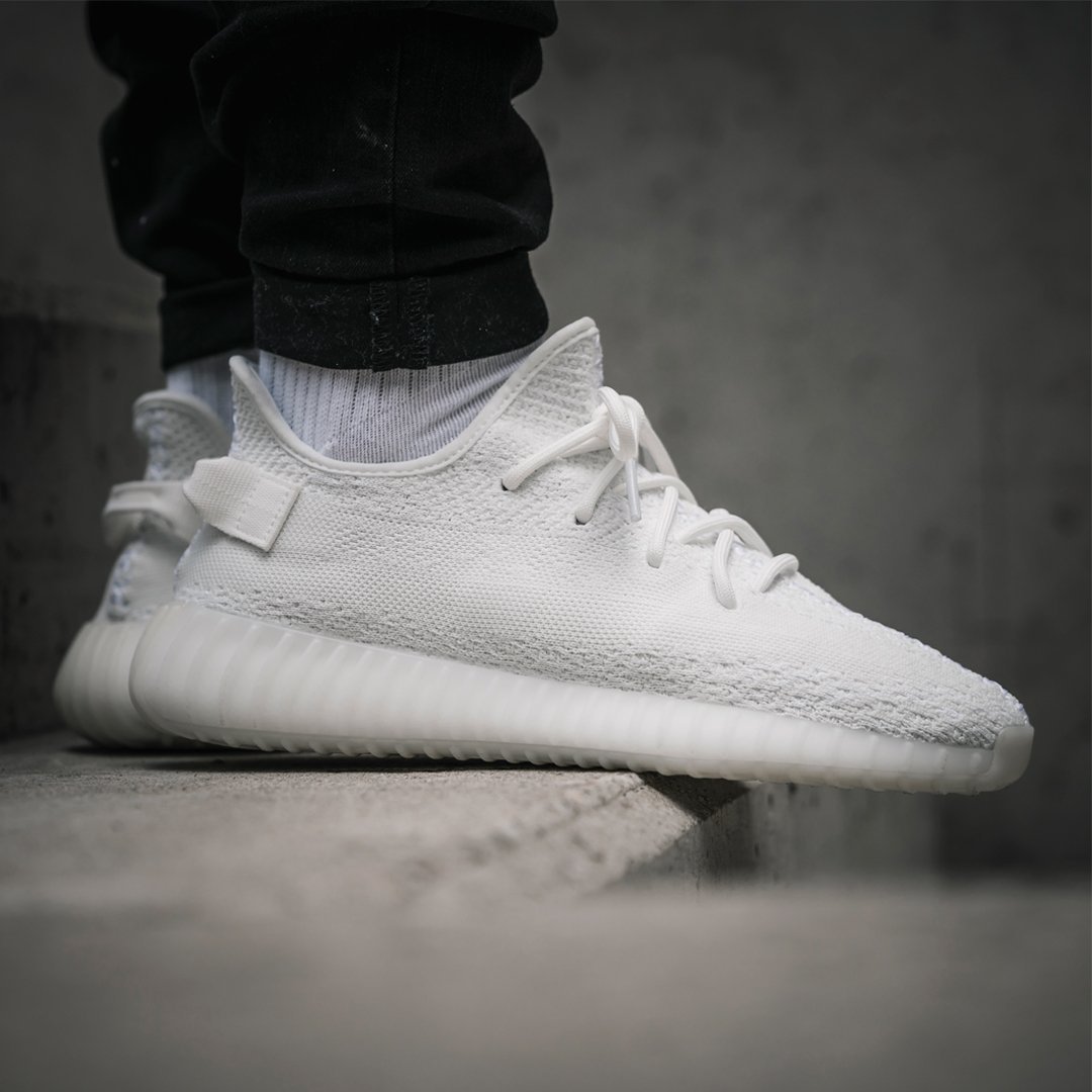 YEEZY BOOST 350 V2 TRIPLE WHITE 