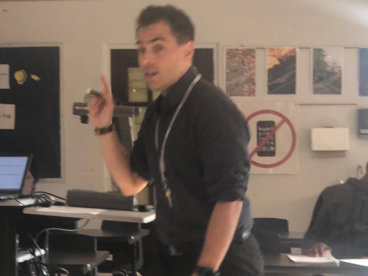 So many good things going on in ⁦@mrkleinsenglish⁩ class! Lesson is framed, individual needs meet, student choice . I’m glad he’s here ⁦<a href="/ShawneeAcademy/">The Academy @ Shawnee</a>⁩ #wecomingforyou ⁦<a href="/JCPSAsstSuptHS/">Dr. Joseph Ellison, III</a>⁩