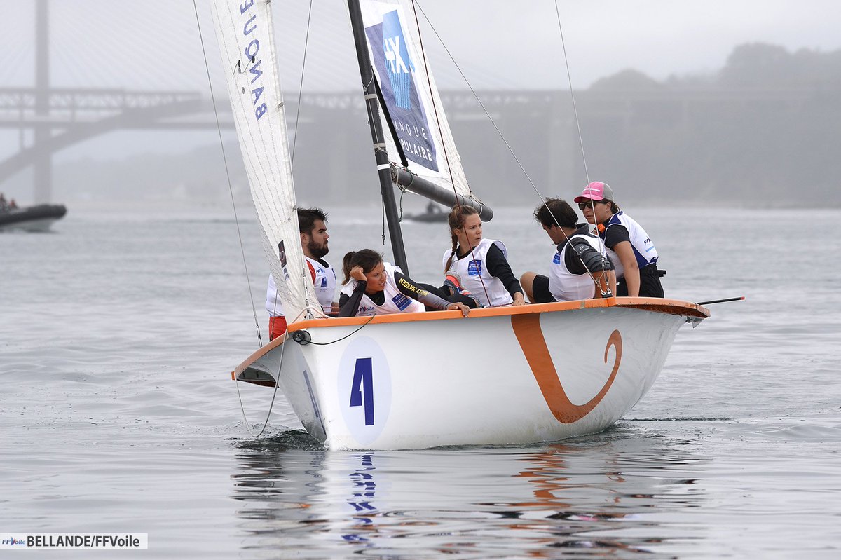 FFVoileEvt's tweet photo. #CFESE [LIVE] Le 1er groupe des Longtze Sailing a couru 3 courses ce matin. L'@APCC_Com est en force puisque APCC Equipe Mixte et APCC Equipe Jeune domine le classement pour le moment ! Le 2e groupe démarre sa journée en ce moment. #Longtze https://t.co/EwL5tSlrmd