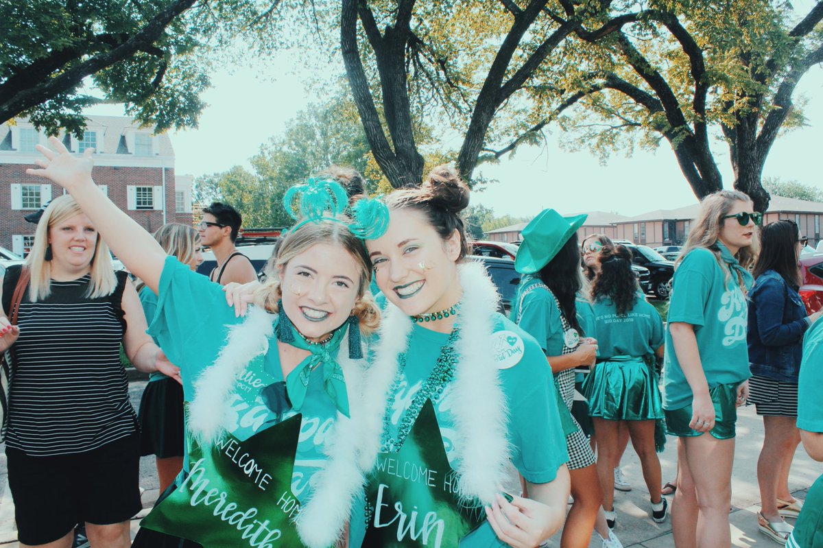 alliereddout's tweet photo. Still not over bid day 🤩 https://t.co/7yHV6xRphG